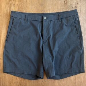 Men’s 7” Commission short in black